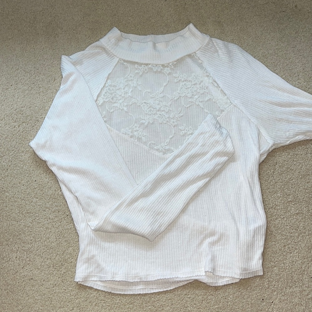 White long sleeve lace front going out top